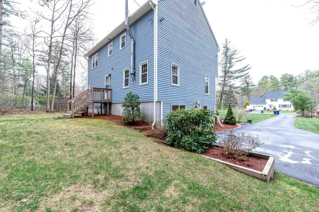 12 King Arthur Drive Londonderry NH 03053