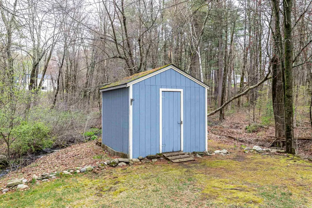12 King Arthur Drive Londonderry NH 03053