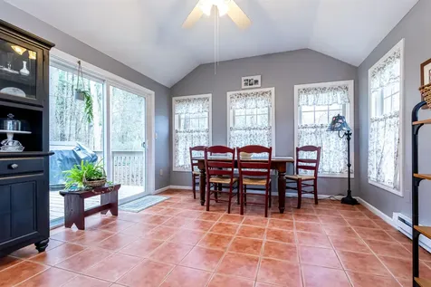 12 King Arthur Drive Londonderry NH 03053
