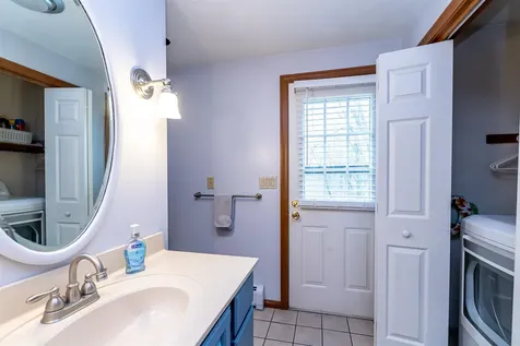 12 King Arthur Drive Londonderry NH 03053