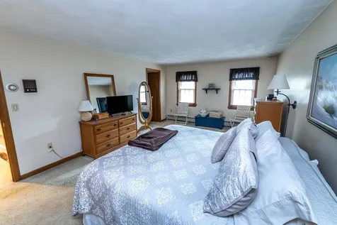 12 King Arthur Drive Londonderry NH 03053