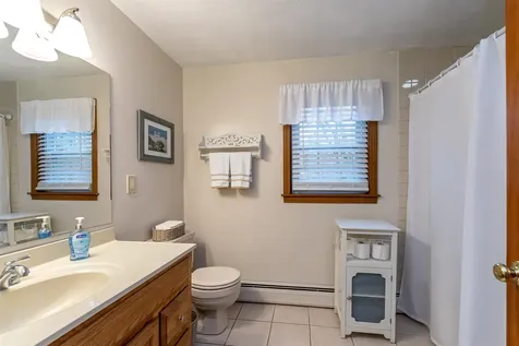 12 King Arthur Drive Londonderry NH 03053