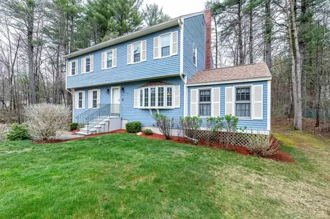 12 King Arthur Drive Londonderry NH 03053