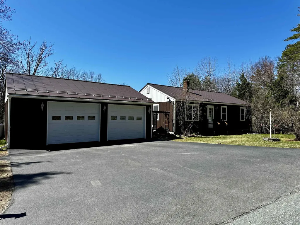 27 Jones Hill Road Enfield NH 03748-3306