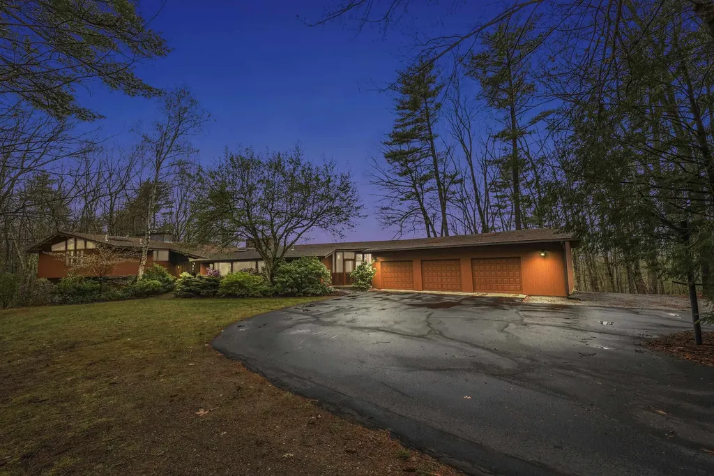 7 Monadnock Lane Bedford NH 03110