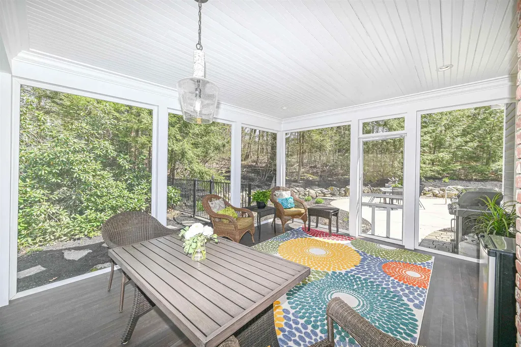 7 Wildwood Drive Bedford NH 03110