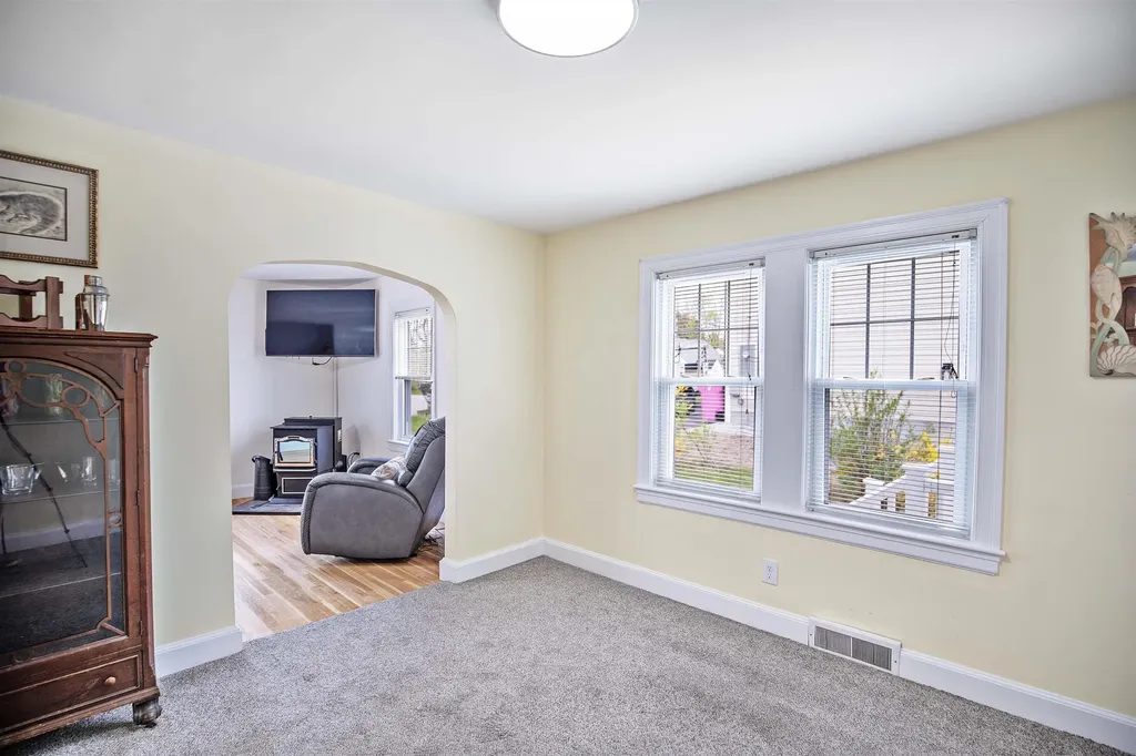 8 Benning Street Salem NH 03079