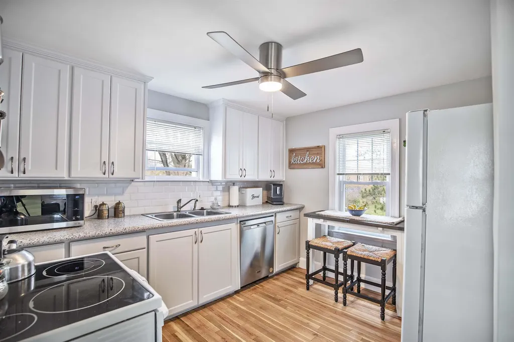 8 Benning Street Salem NH 03079