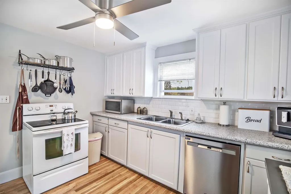 8 Benning Street Salem NH 03079