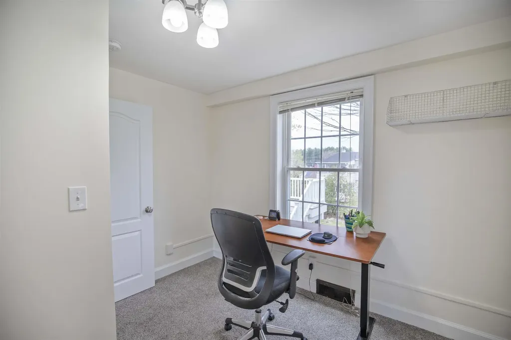 8 Benning Street Salem NH 03079