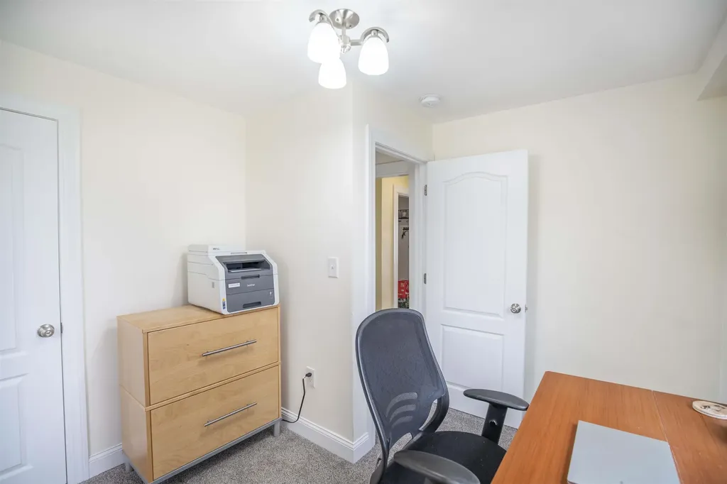 8 Benning Street Salem NH 03079