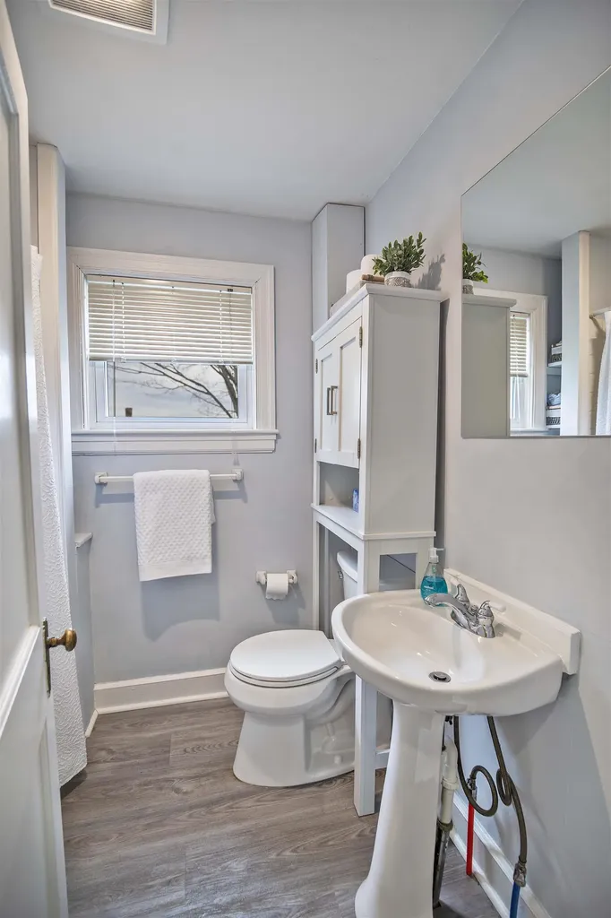 8 Benning Street Salem NH 03079