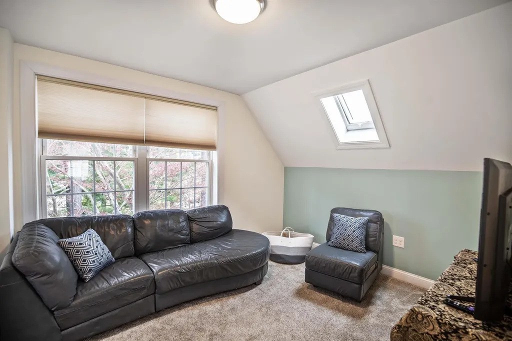 8 Benning Street Salem NH 03079