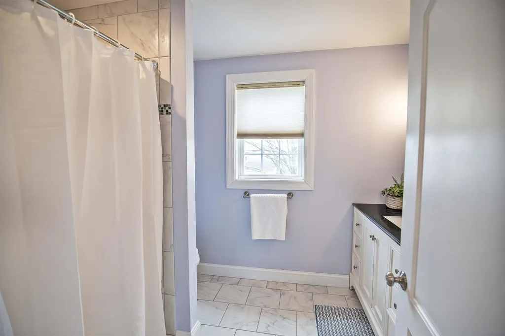 8 Benning Street Salem NH 03079