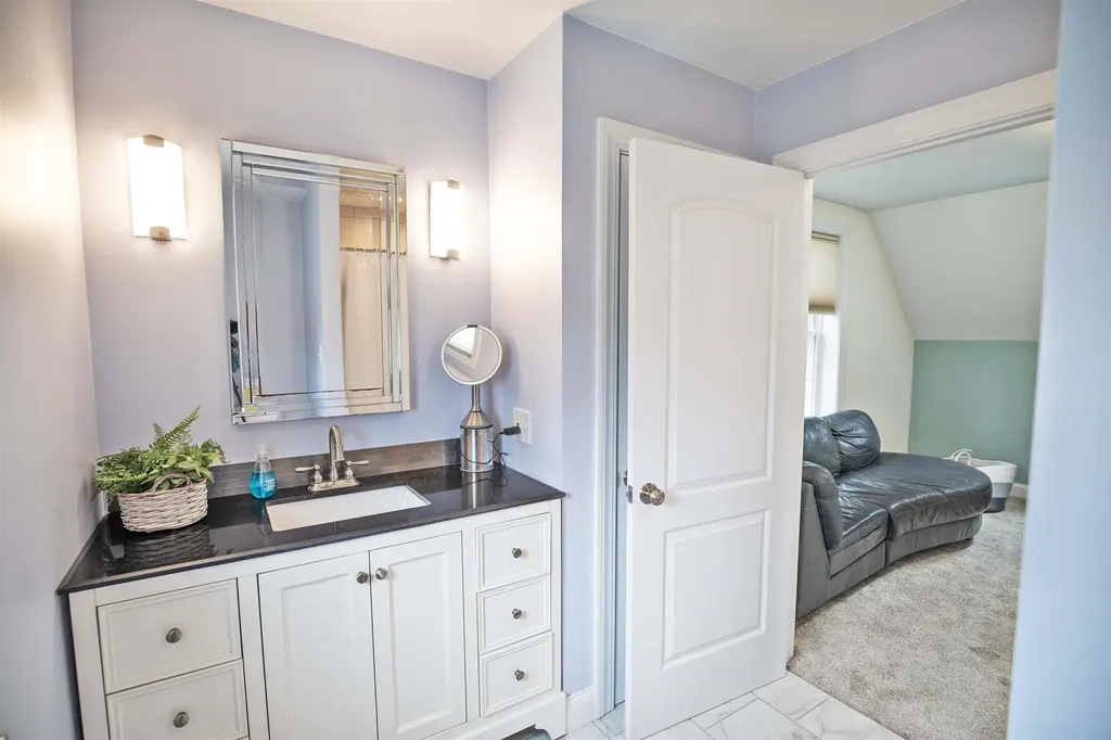 8 Benning Street Salem NH 03079