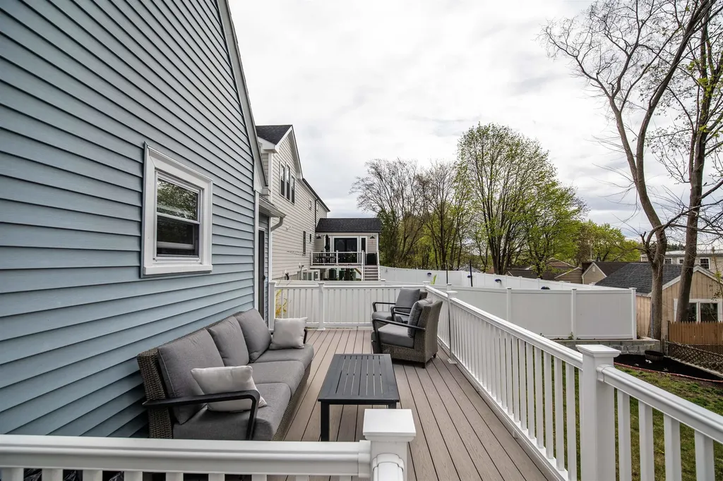 8 Benning Street Salem NH 03079