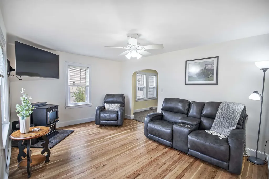 8 Benning Street Salem NH 03079