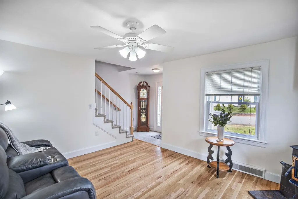 8 Benning Street Salem NH 03079