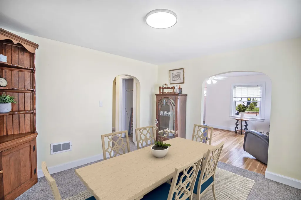 8 Benning Street Salem NH 03079