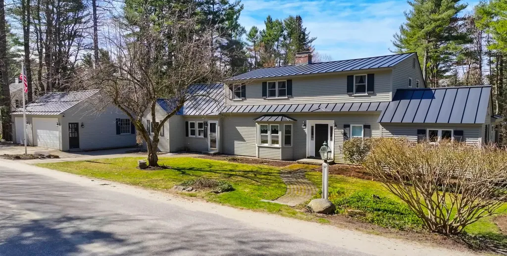 83 Squires Lane New London NH 03257