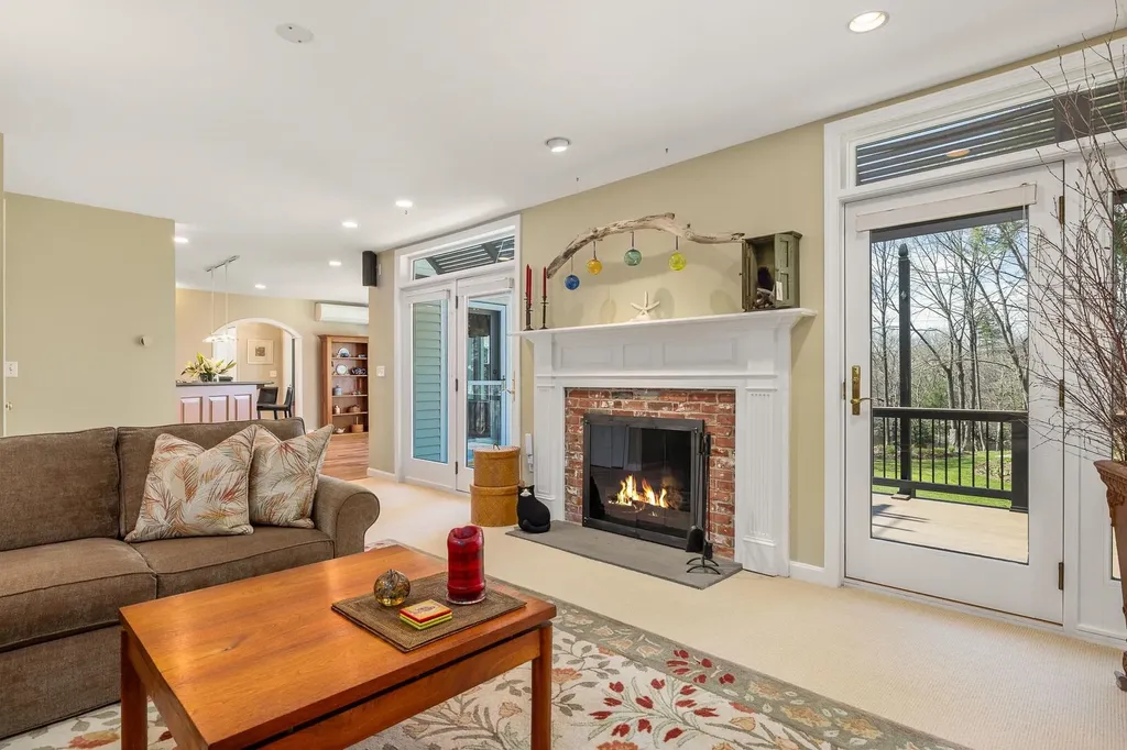 9 Gerrys Lane Dover NH 03820
