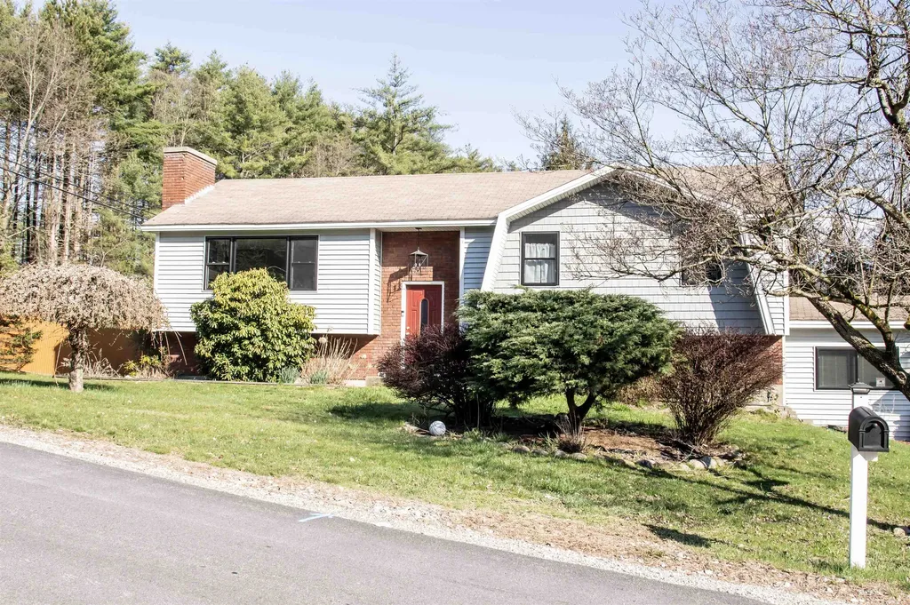 17 Scott Avenue Hooksett NH 03106