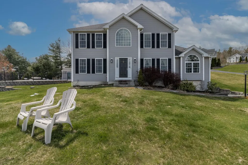 37 Longview Circle Pelham NH 03076