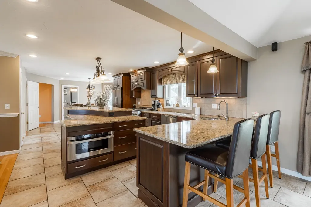 37 Longview Circle Pelham NH 03076