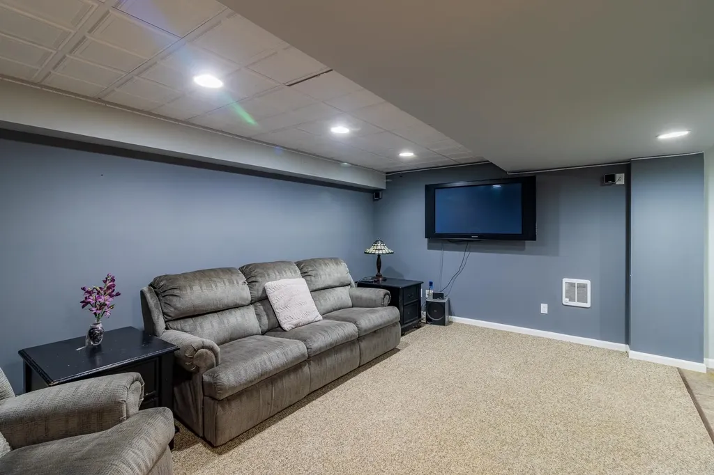 37 Longview Circle Pelham NH 03076