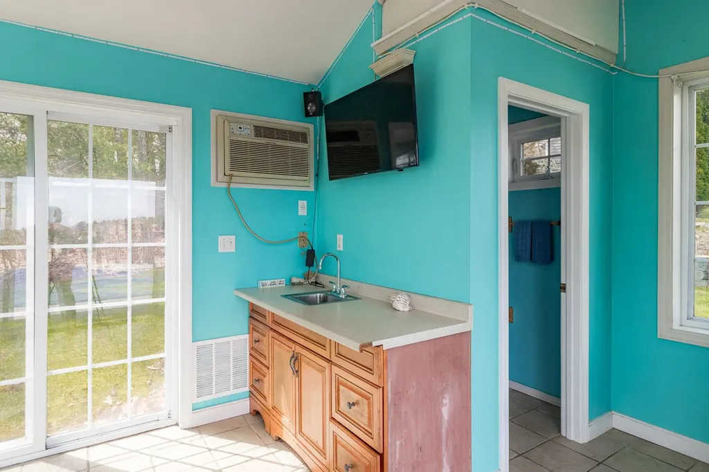 37 Longview Circle Pelham NH 03076