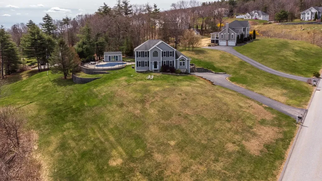 37 Longview Circle Pelham NH 03076