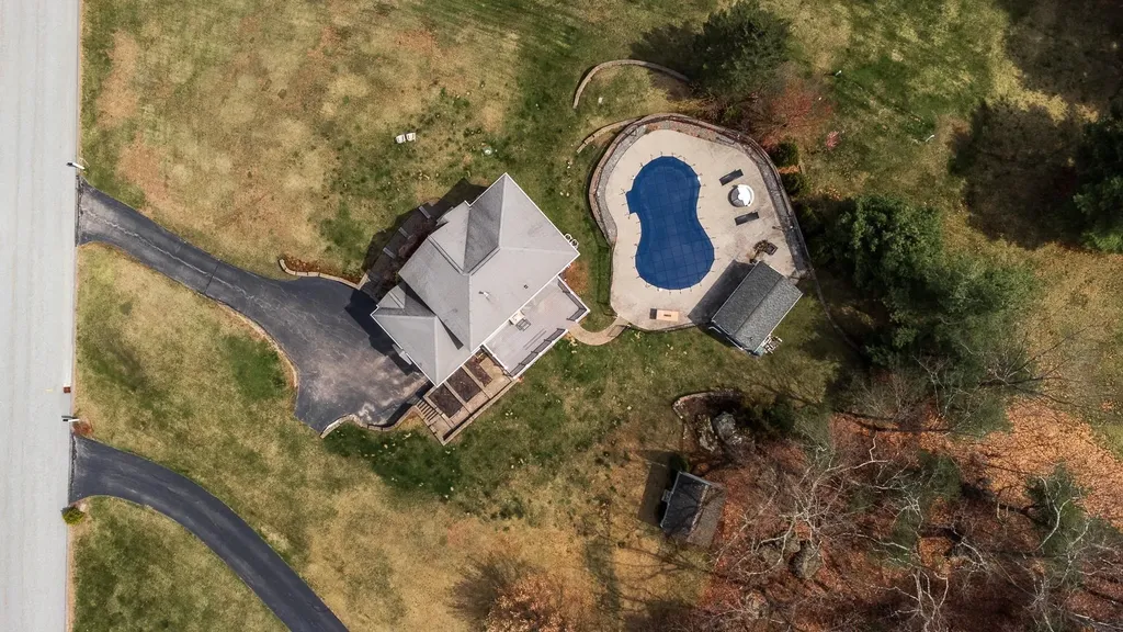 37 Longview Circle Pelham NH 03076
