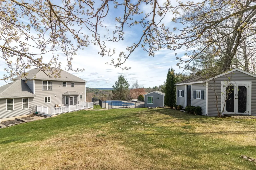 37 Longview Circle Pelham NH 03076