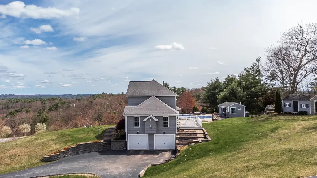 37 Longview Circle Pelham NH 03076