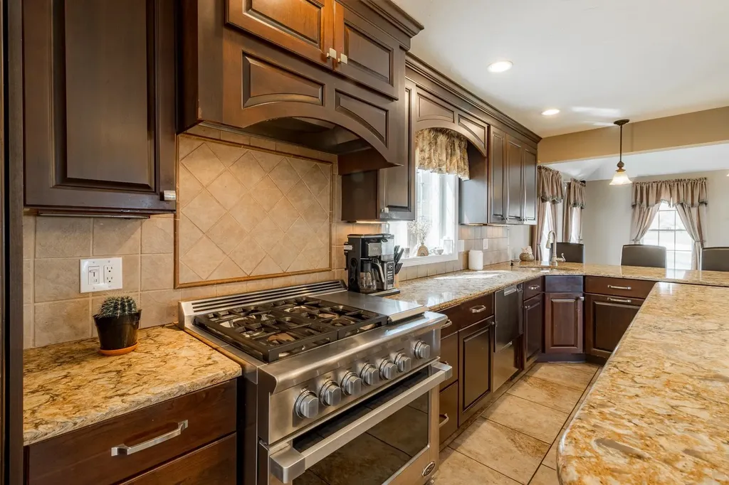 37 Longview Circle Pelham NH 03076