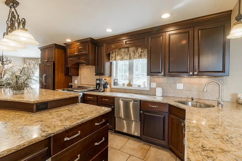 37 Longview Circle Pelham NH 03076