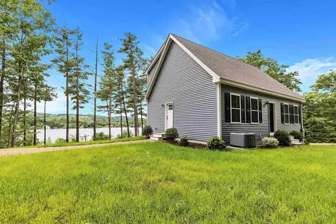 8 Spruce Cove Road Northwood NH 03261
