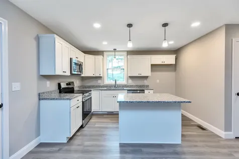 8 Spruce Cove Road Northwood NH 03261