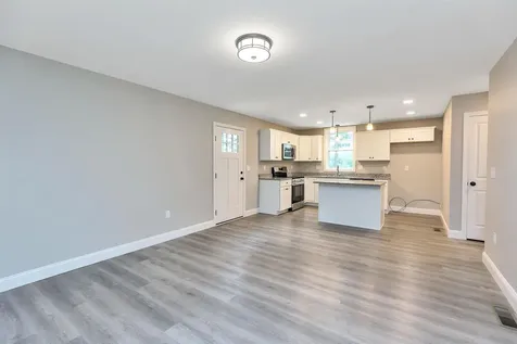 8 Spruce Cove Road Northwood NH 03261