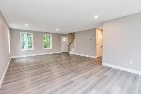8 Spruce Cove Road Northwood NH 03261