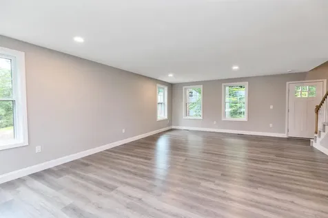 8 Spruce Cove Road Northwood NH 03261