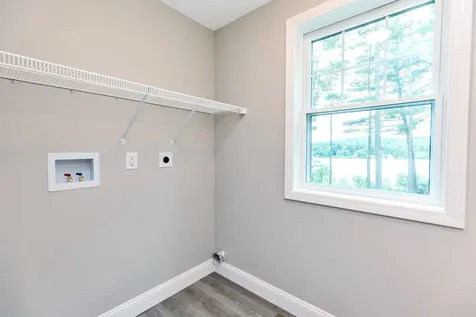 8 Spruce Cove Road Northwood NH 03261