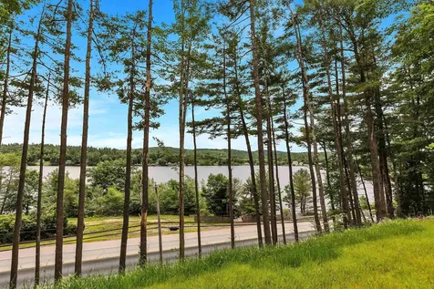 8 Spruce Cove Road Northwood NH 03261