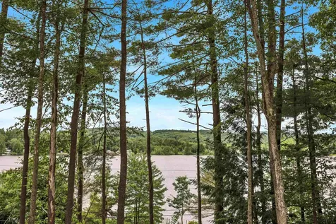 8 Spruce Cove Road Northwood NH 03261
