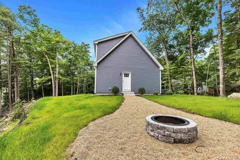 8 Spruce Cove Road Northwood NH 03261