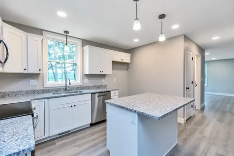 8 Spruce Cove Road Northwood NH 03261