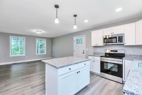 8 Spruce Cove Road Northwood NH 03261