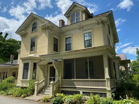 32 Oak Street Brattleboro VT 05301