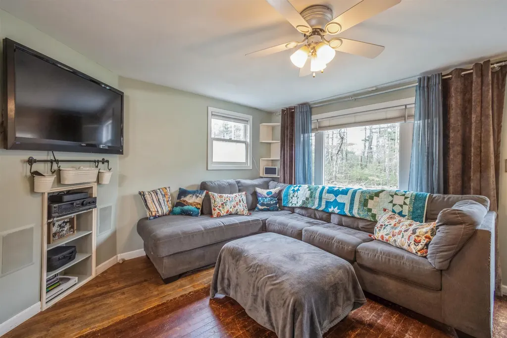 27 Langs Lane Newmarket NH 03857