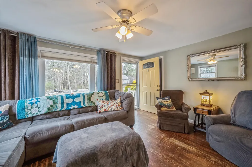 27 Langs Lane Newmarket NH 03857
